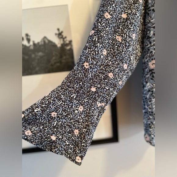 Loft floral bell-sleeved blouse. - Picture 3 of 8